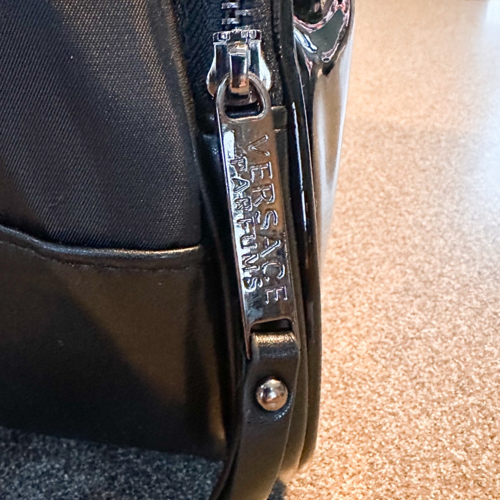 Versace Parfums Black Medusa
Logo Adjustable Strap Backpack Black - Picture 5 of 13